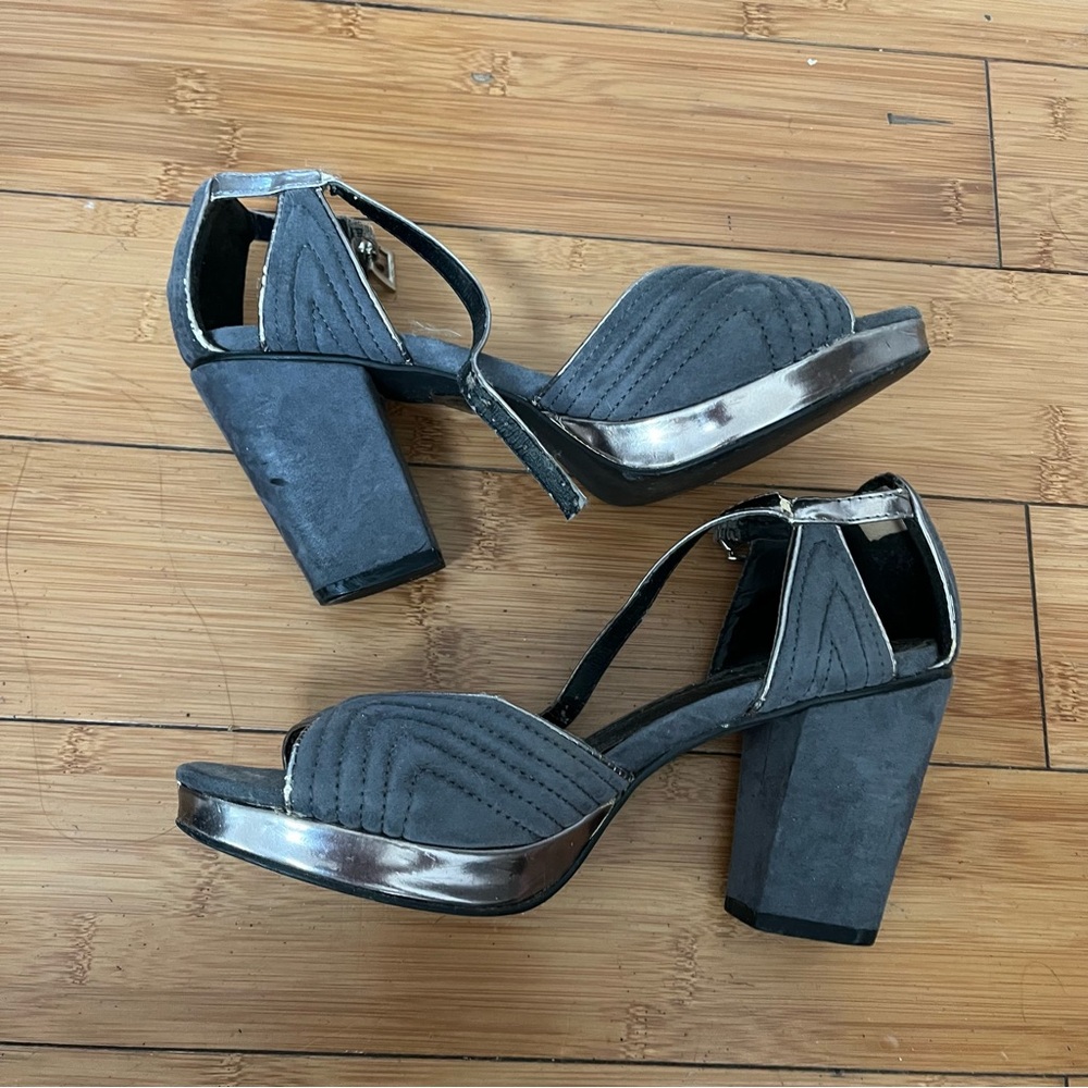 Urban Outfitters Ecote Grey Suede Block Heel Sandals with Metallic Trim - Size 6